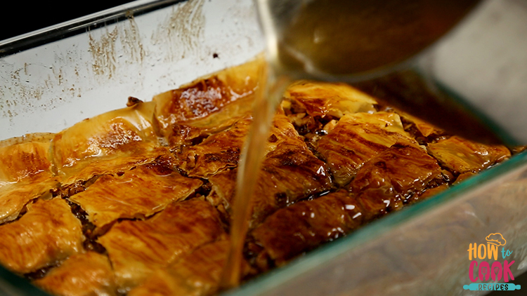 What makes baklava crunchy